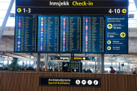 Oslo lufthavn forventer 90.000 reisende gjennom flyplassen fredag.