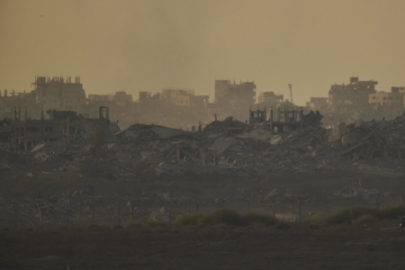Israels forsvarsminister: Gaza står i flammer