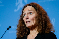 Direktør Camilla Stoltenberg i Folkehelseinstituttet under en tidligere pressekonferanse.