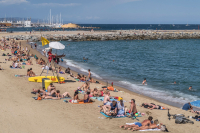 I sommer blir det forbudt å røyke på de populære strendene rundt Barcelona.