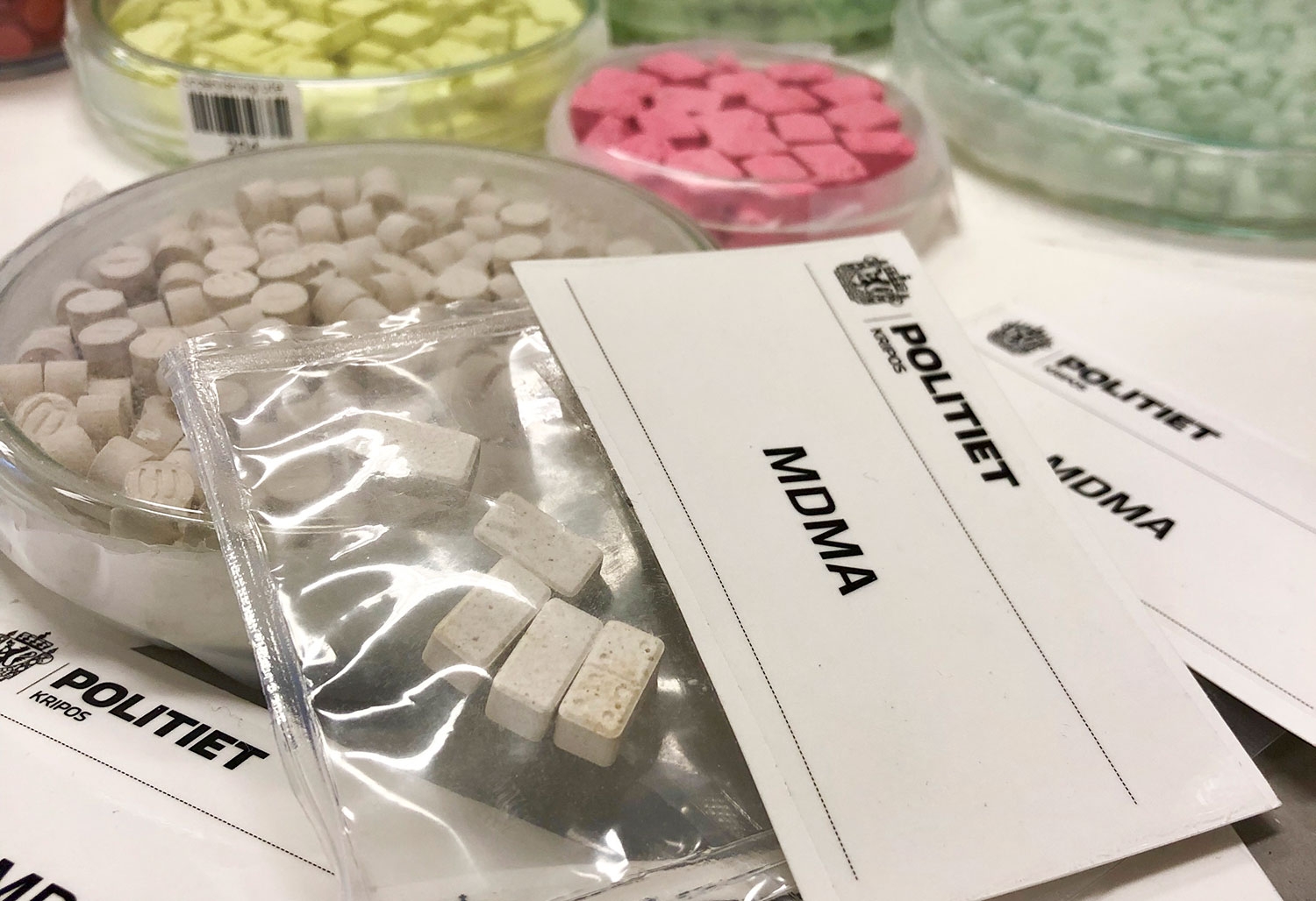 Politiet og tollvesenet gjør stadig færre beslag av narkotika, men ser en kraftig økning i omfanget av partydop, som MDMA og kokain.