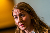 Tonje Brenna (Ap) vil at flere i ansatte i barnehager skal være barnehagelærere.