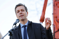 Samferdselsminister Knut Arild Hareide (KrF) mener Nasjonal transportplan har vokst seg urealistisk stor og har tatt på seg den upopulære kuttejobben. Planen for perioden 2022-2033 legges fram i mars.