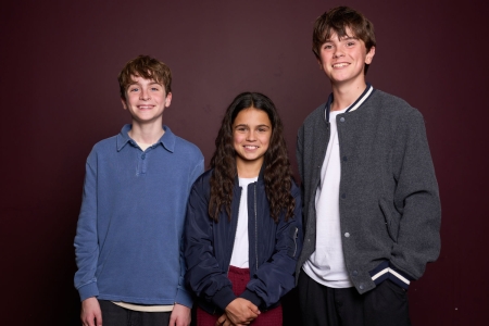 Max Lester (f.v.) låner stemme til Harry Potter, med Arabella Stanton som Hermine og Frankie Treadaway som Ronny Wiltersen.