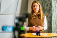 Kunnskapsminister Tonje Brenna (Ap) vil gi elever rett til videregående skole på ubestemt tid.