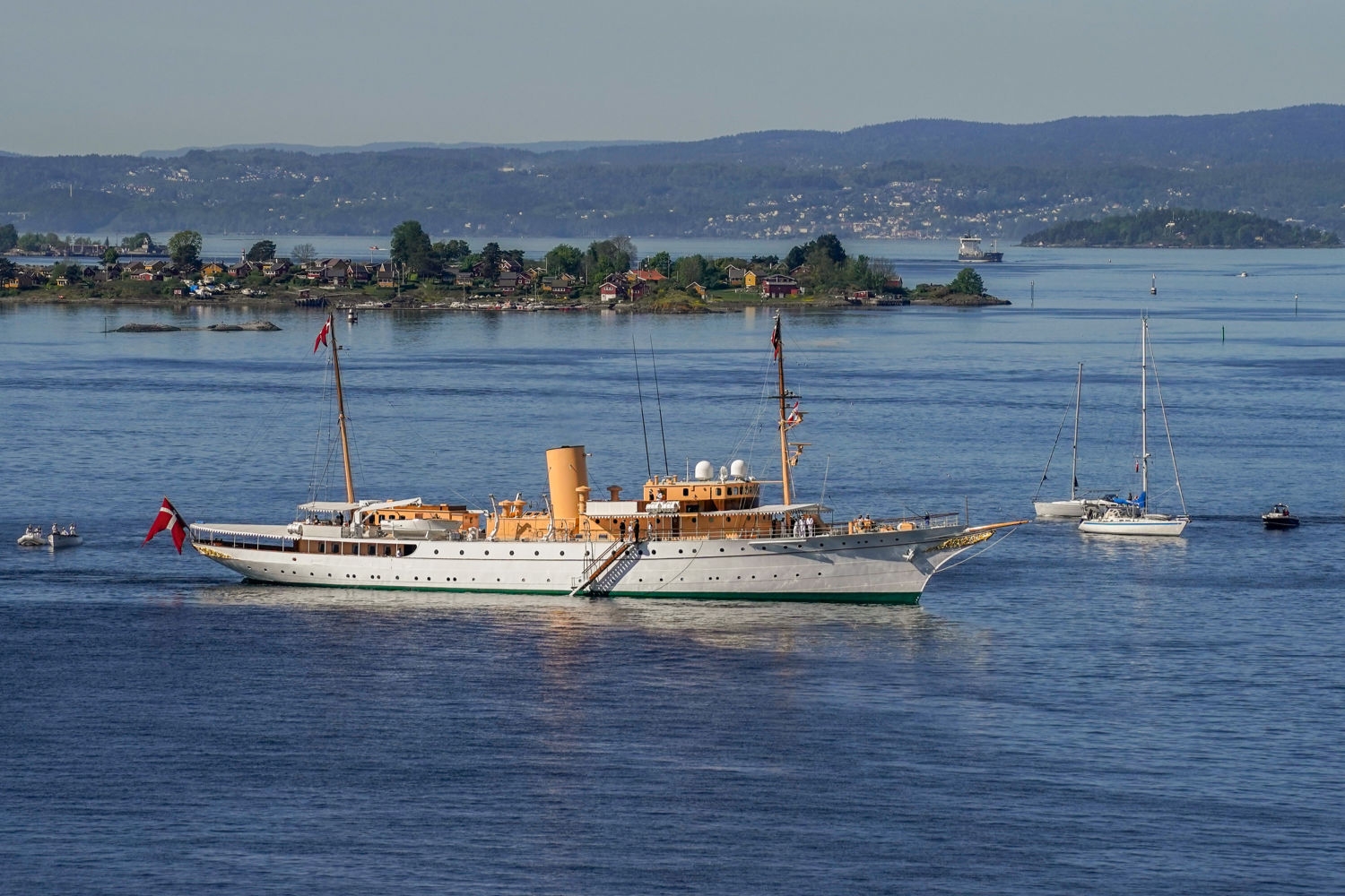 Det danske kongeskipet Dannebrog i Oslo da kong Frederik og dronning Mary var på statsbesøk til Norge i 2024.