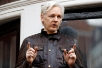 Assange går fri etter at han denne uken vil erklære seg skyldig på ett tiltalepunkt, ifølge rettsdokumenter.