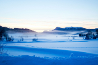 Det er klart for vinterferien for mange av skolene. Etter uker med kulde har temperaturene krøpet oppover. Det gjelder hele landet bortsett fra de aller nordligste områdene.