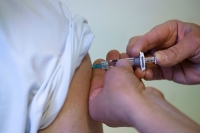 Flere enn før får tatt influensavaksine, men helsemyndighetene håper på enda større bevissthet blant personer i risikogrupper.