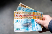 Bare 3–4 prosent av alle transaksjoner i fjor ble gjort med kontanter, ifølge en undersøkelse Norstat gjennomfører for sentralbanken to ganger årlig.