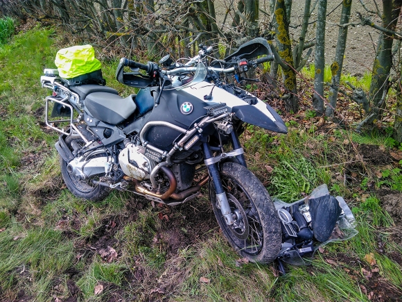 Motosykkel utfor veien