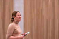 Kunnskapsminister Tonje Brenna under utdelingen av Holmboeprisen nylig. Hun er glad for at samfunnet er tilbake til en mer normal hverdag etter koronapandemien.