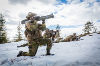 Soldater fra 2. bataljon under deres instrumenterte trening på Rena. Her med panservernvåpen av typen M72 som Norge nå skal sende til Ukraina.
