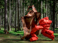 PASANASAP&quot; av Carol Bove er årets skulptur på Kistefos Museum. 