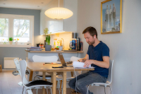 I år er det mer optimisme å spore blant norske arbeidstakere enn under pandemien. Over en firedel av spurte i YS Arbeidslivsbarometer for 2022 mener de lett kan finne ny jobb som er minst like god som den de har nå.