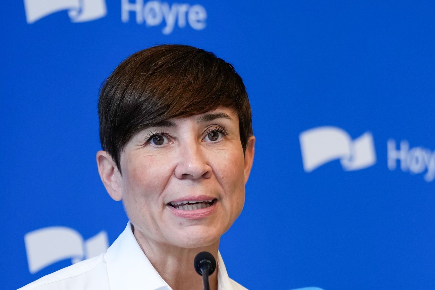 Høyre og Fremskrittspartiet går samlet tilbake 4,4 prosentpoeng på målingen, men det er fortsatt borgerlig flertall.