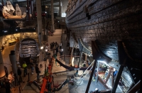 Vasaskipet er i ferd med å synke sakte sammen. Derfor skal det de kommende fire årene monteres ny støtte for skipsskatten i Stockholm.